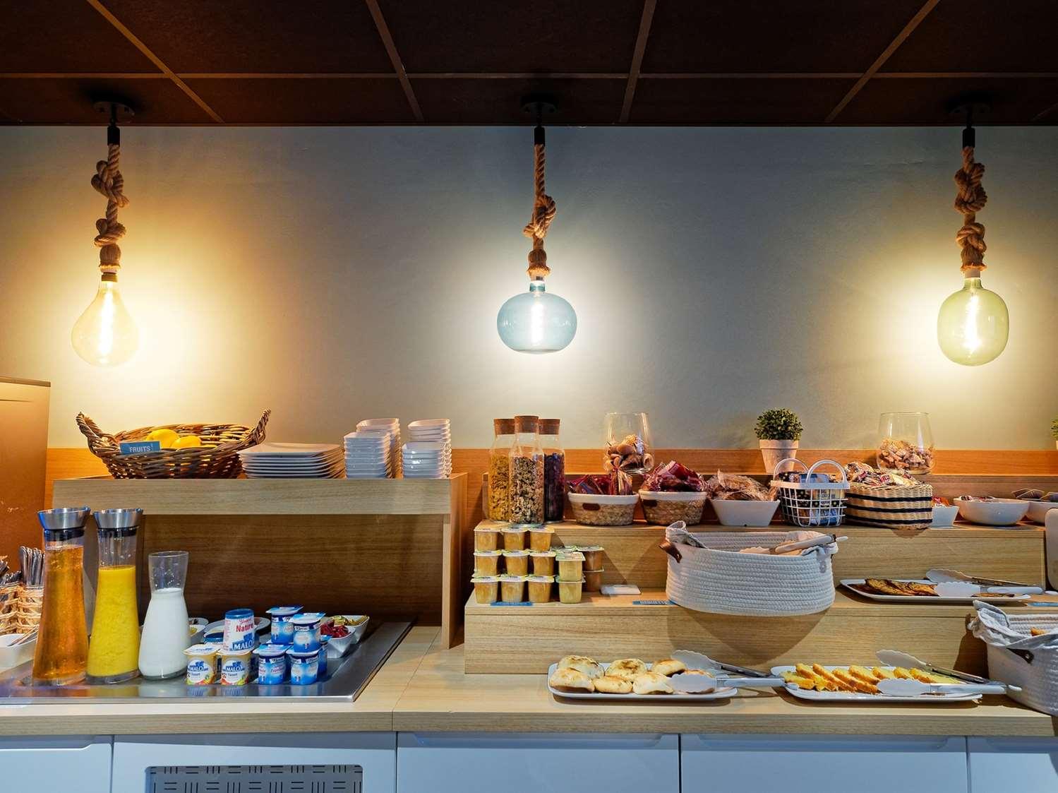 Kyriad Direct Saint Brieuc - Parc Des Expositions Tregueux Exteriör bild